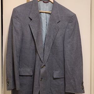 Hart Shaffner & Marx men’s sport coat. Blue-grey plaid. 44R.